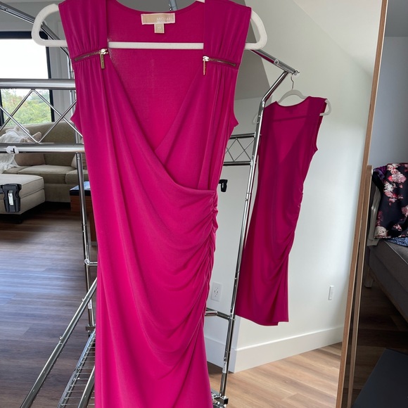 Michael Kors Fuchsia Sleeveless Top - Picture 1 of 5